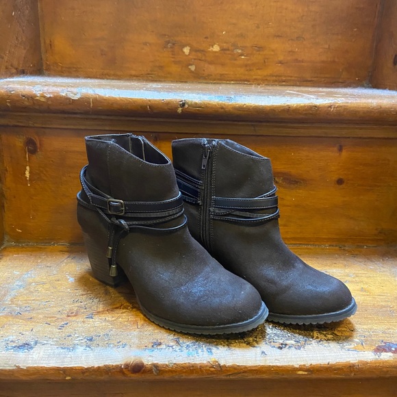 Steve Madden Booties - Picture 2 of 3